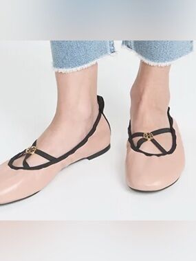 TORY BURCH
Soft Scrunch Leather
Ballet Flat In Blush Pink /with Black Trim